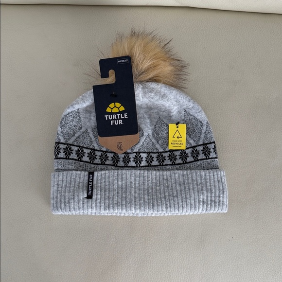 NWT Turtle Fur Gray Pom beanie
Adult one size ! - Picture 1 of 5